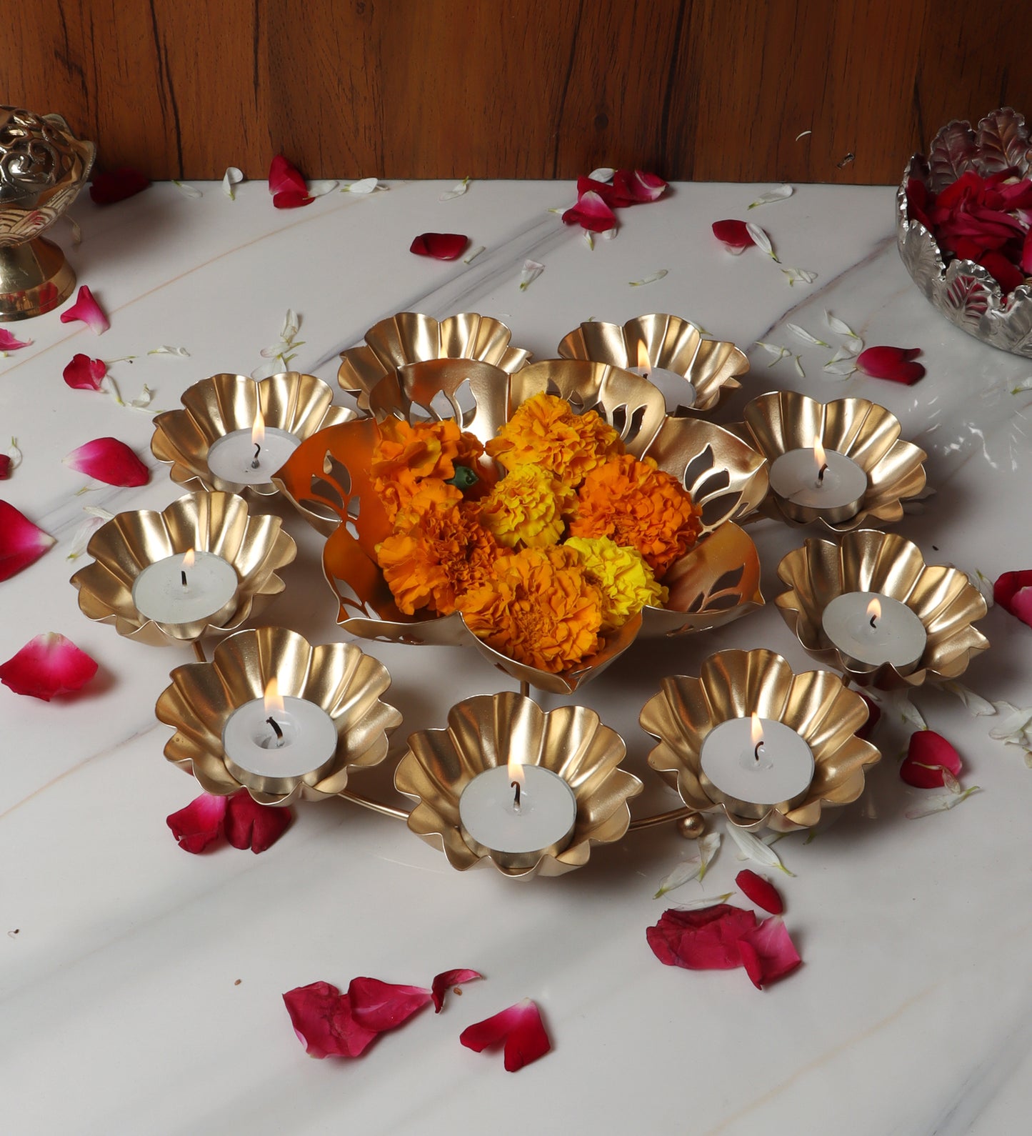 Metal Flower Kamal Cut Urli Single